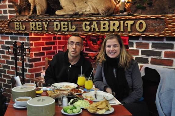 Delicioso jantar de carne de cabrito, em Monterrey, no norte do México